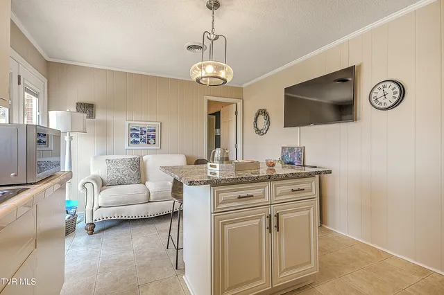 $365,000 | 186 Woodway Circle, Bluff City, TN 37618