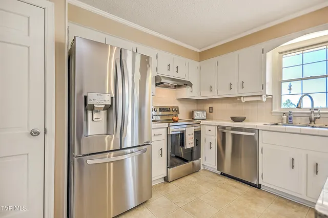 $365,000 | 186 Woodway Circle, Bluff City, TN 37618