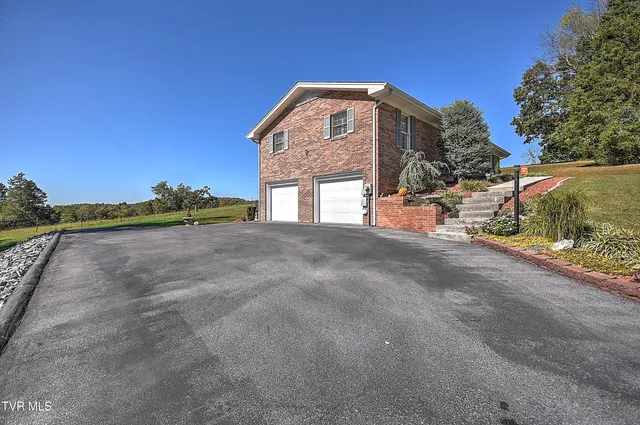 $365,000 | 186 Woodway Circle, Bluff City, TN 37618