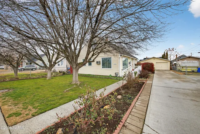 $240,000 | 702 South 12th Street, Sunnyside, WA 98944