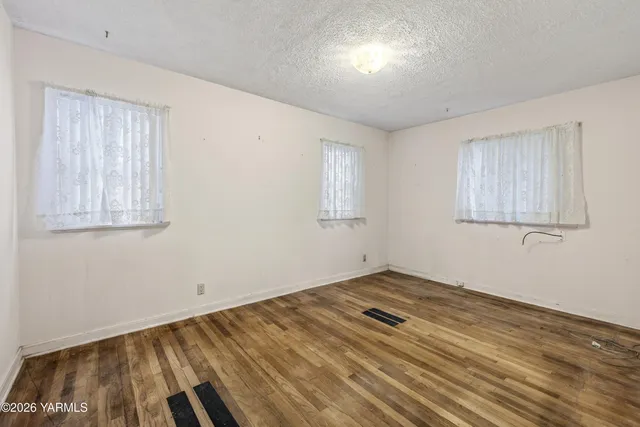 $240,000 | 702 South 12th Street, Sunnyside, WA 98944