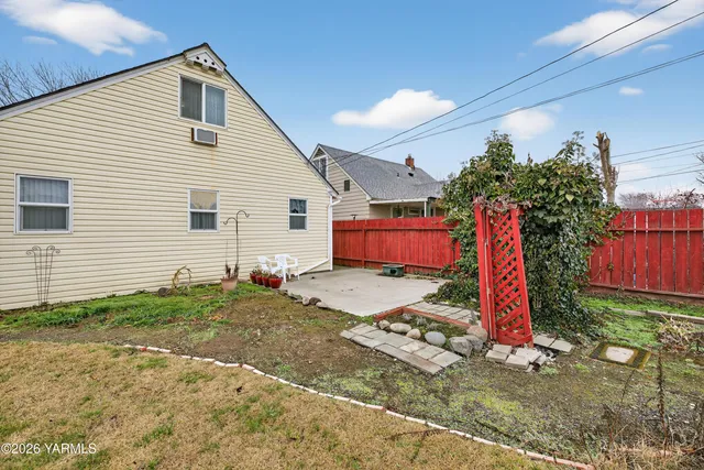 $240,000 | 702 South 12th Street, Sunnyside, WA 98944