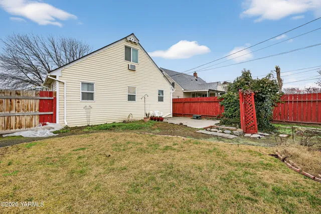$240,000 | 702 South 12th Street, Sunnyside, WA 98944