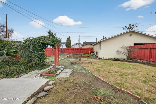 $240,000 | 702 South 12th Street, Sunnyside, WA 98944