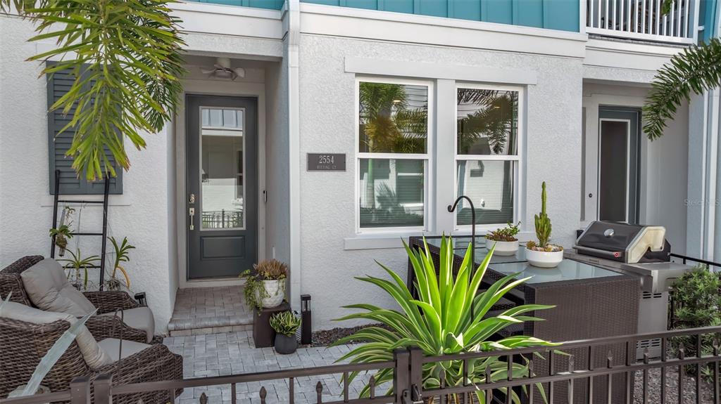 2554 Ruffing Court Sarasota, FL 34237 - Photo 2 of 32 Gallery Image 2