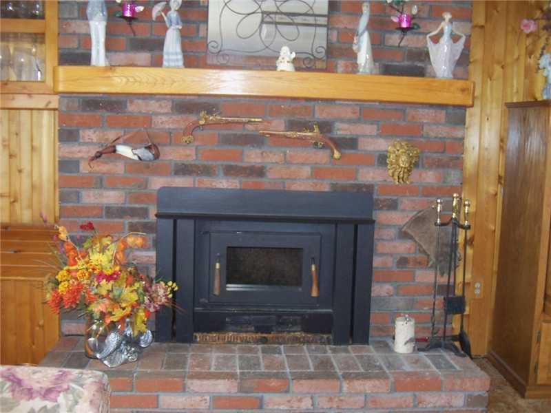 322 Point Road Ellsworth, ME 04605 - Photo 15 of 34 Living Room.