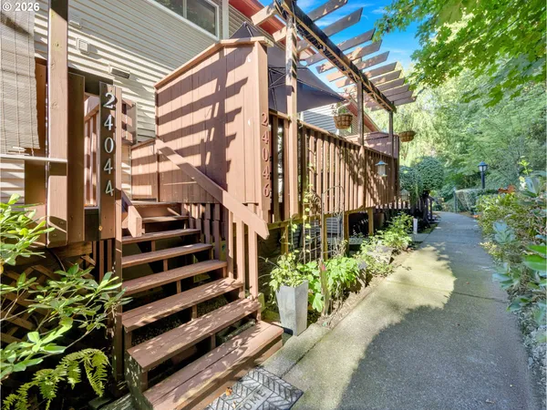 a view of a pathway of a house