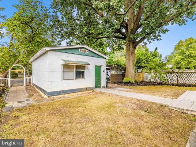 $420,000 | 831 Oak Hill Avenue, Hagerstown, MD 21742