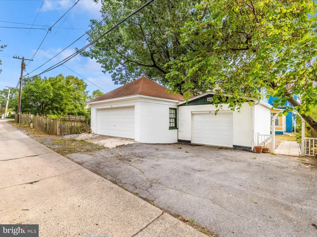 $420,000 | 831 Oak Hill Avenue, Hagerstown, MD 21742