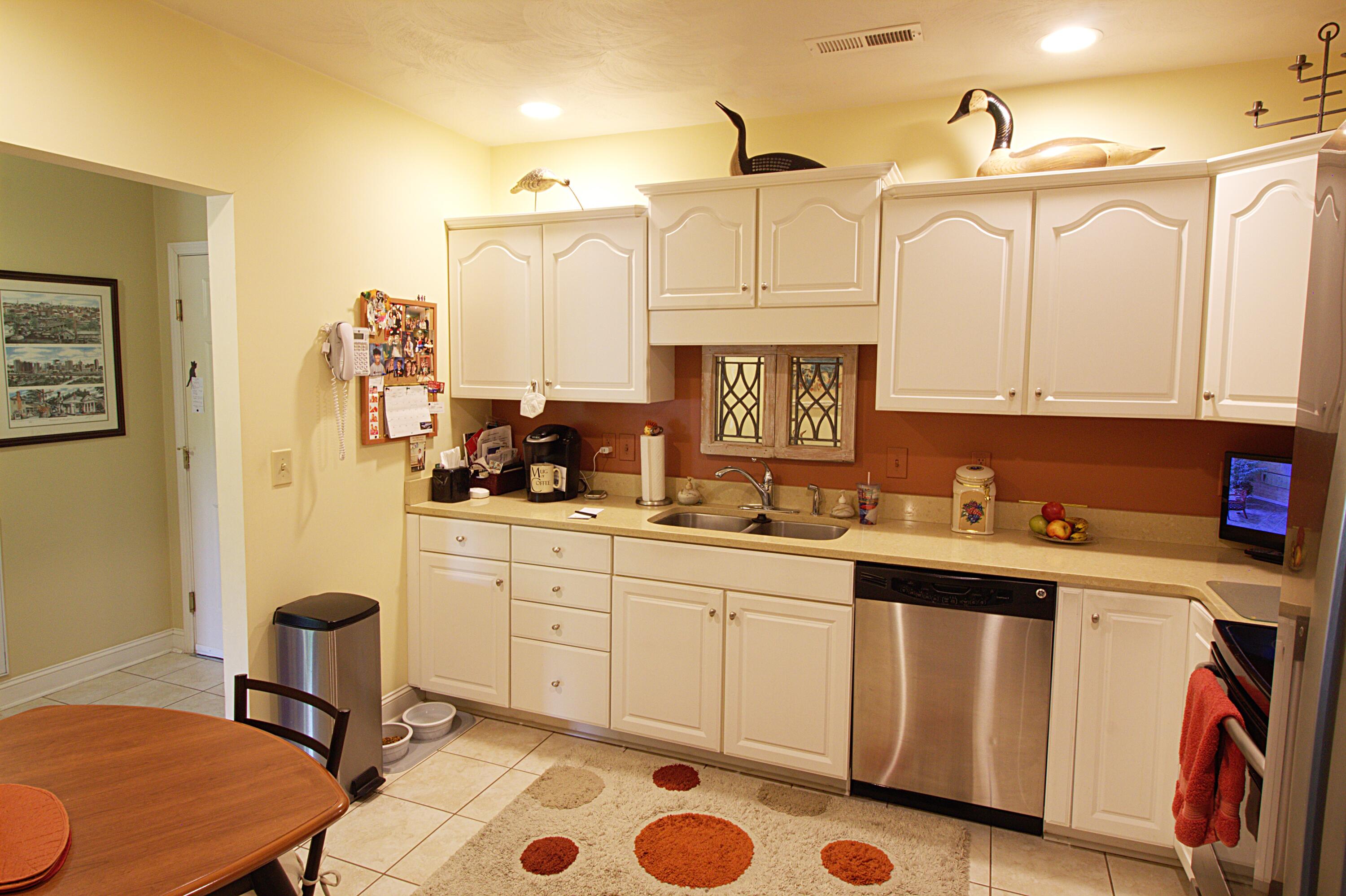4444 Pheasant Ridge Road, Unit 204 Roanoke, VA 24014 - Photo 18 of 43 Kitchen V4