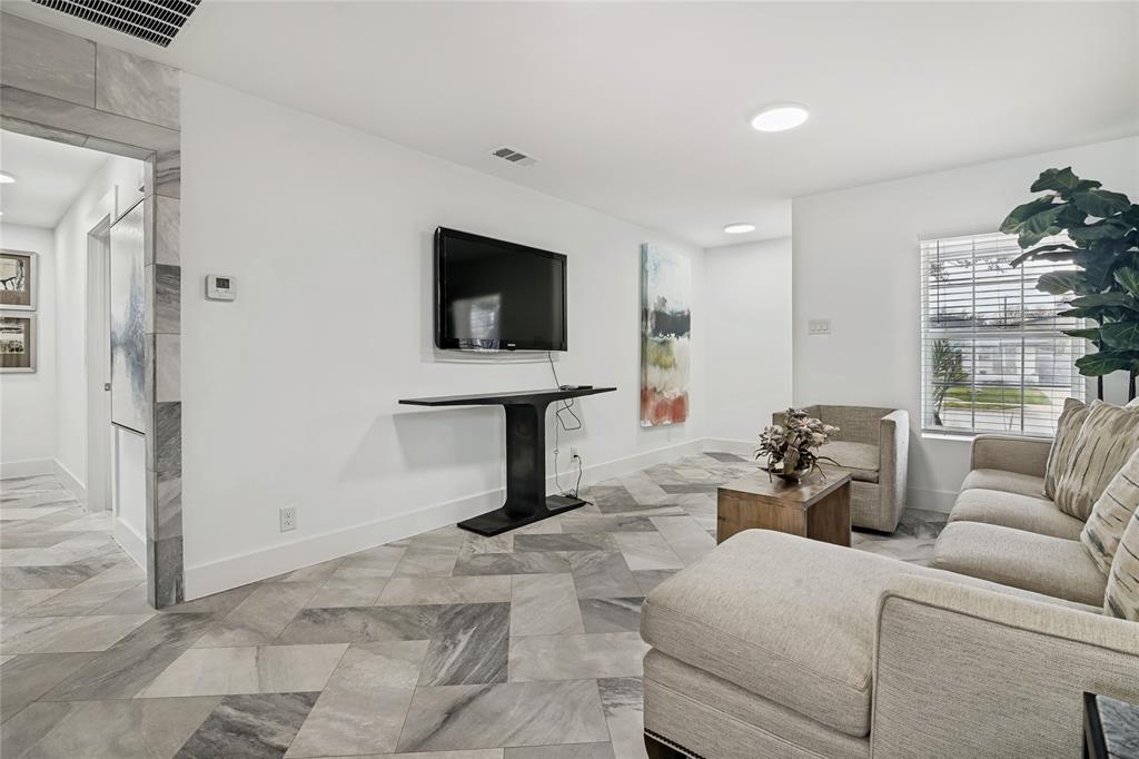 4419 Sexton Lane Dallas, TX 75229 - Photo 6 of 37