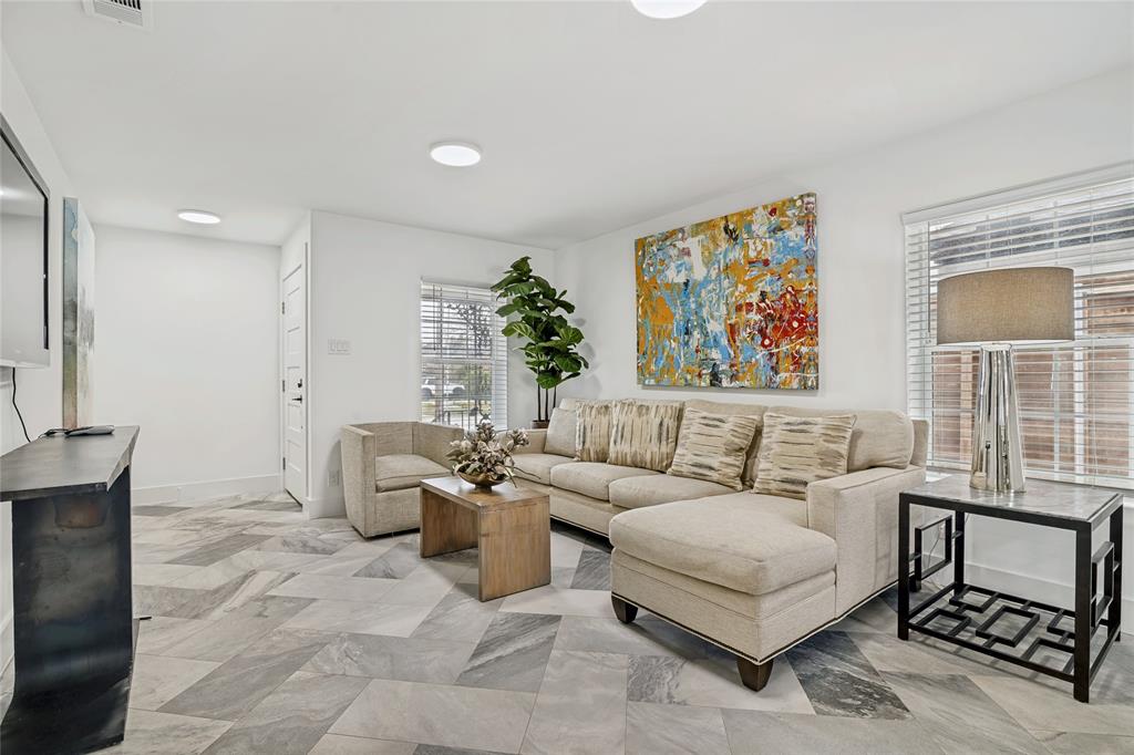 4419 Sexton Lane Dallas, TX 75229 - Photo 7 of 37