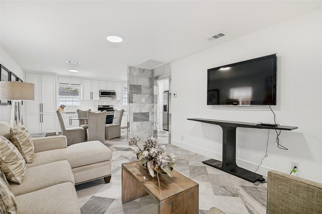 4419 Sexton Lane Dallas, TX 75229 - Photo 9 of 37