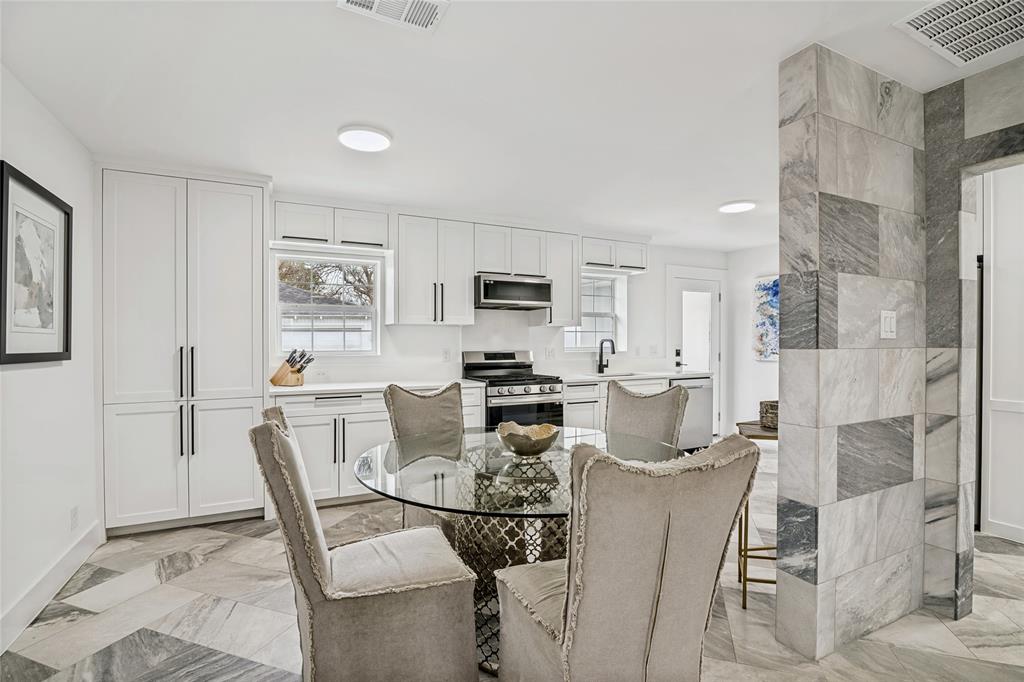 4419 Sexton Lane Dallas, TX 75229 - Photo 10 of 37