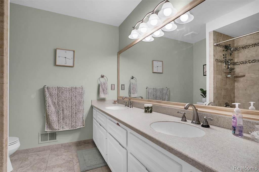 1400 Lakeview Drive Rochester Hills, MI 48306 - Photo 31 of 45