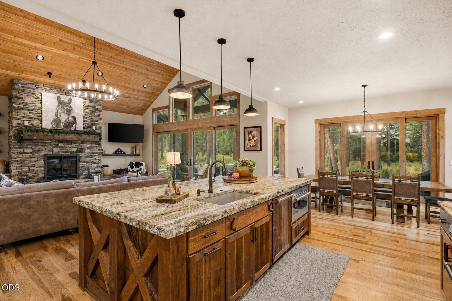 56413 Fireglass Loop, Unit 194 Bend, OR 97707 - Photo 4 of 60 Gallery Image 4