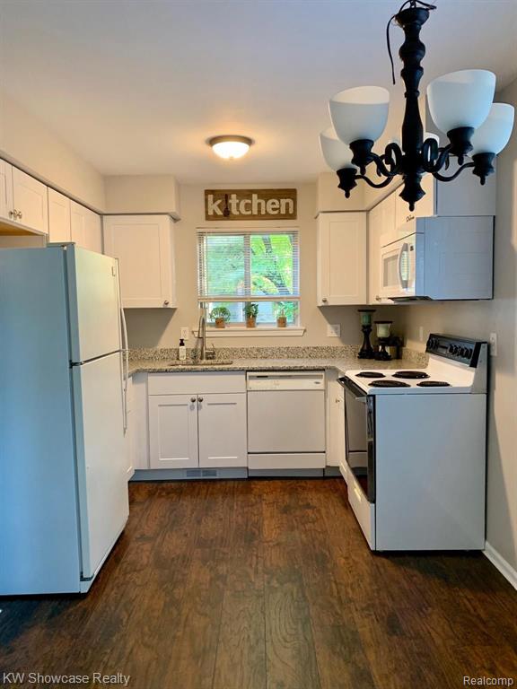 702 South Milford Road Milford, MI 48381 - Photo 5 of 43