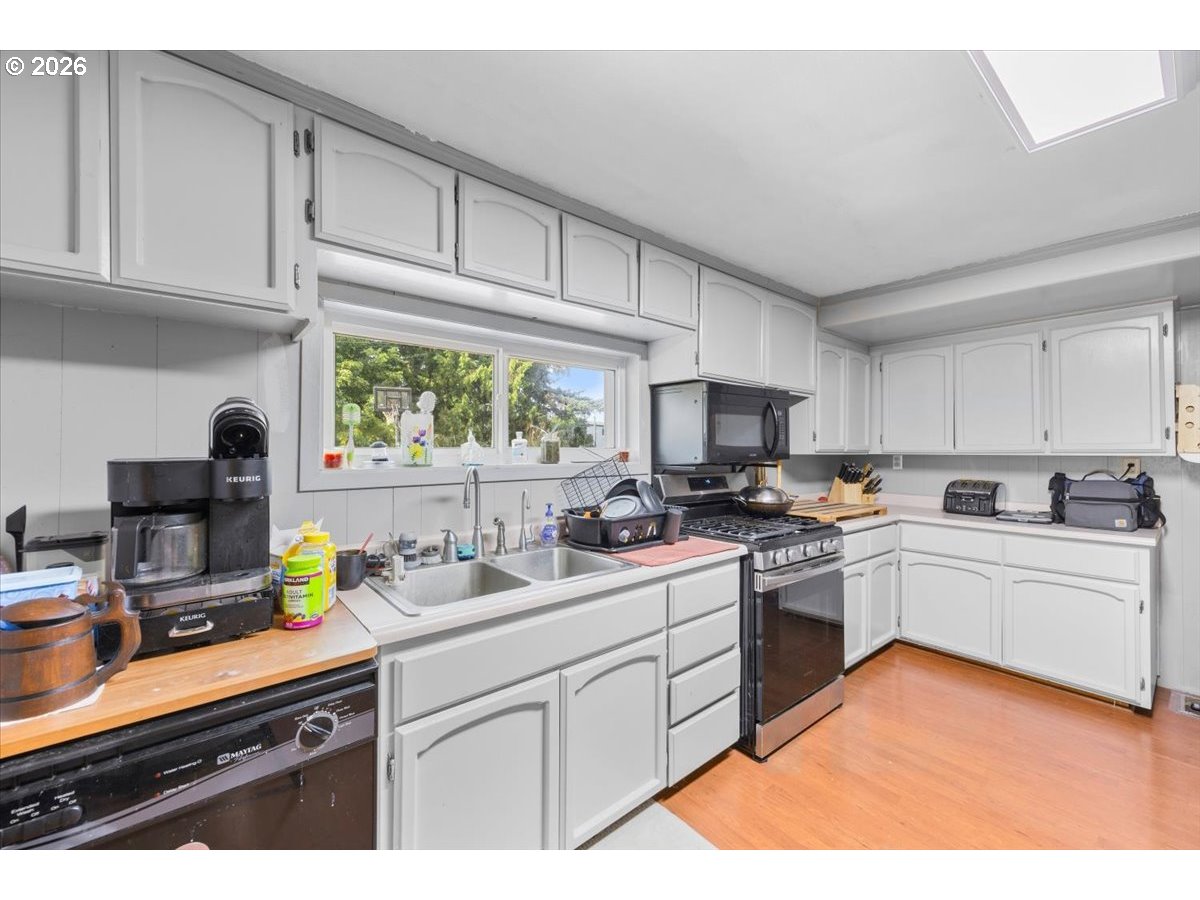 224 5th Street Dillard, OR 97496 - Photo 12 of 29