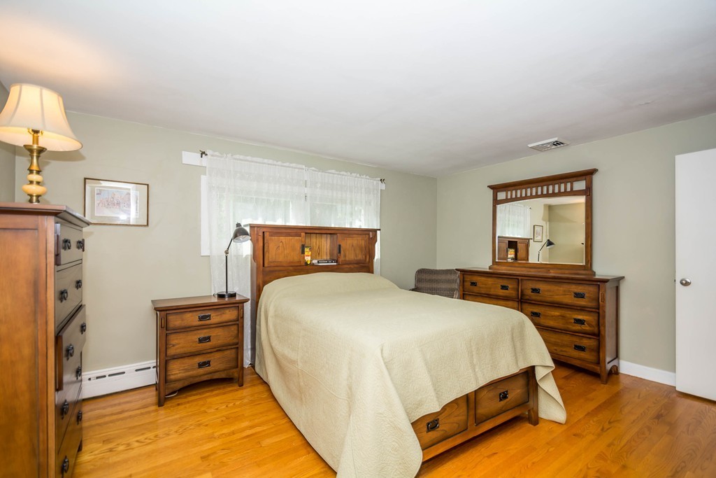12 Cumberland Road Reading, MA 01867 - Photo 8 of 19 Gallery Image 8