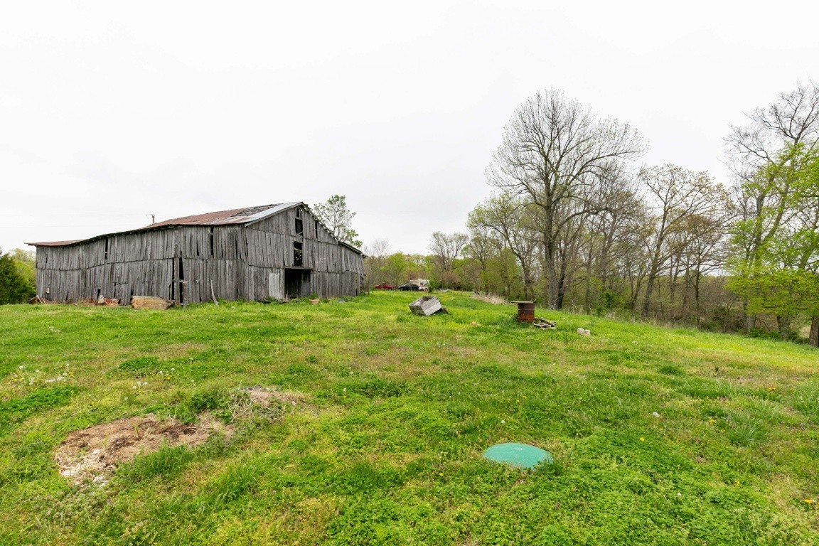 399 Calvert Ridge Road Westmoreland, TN 37186 - Photo 28 of 31 a view of a backyard with large trees