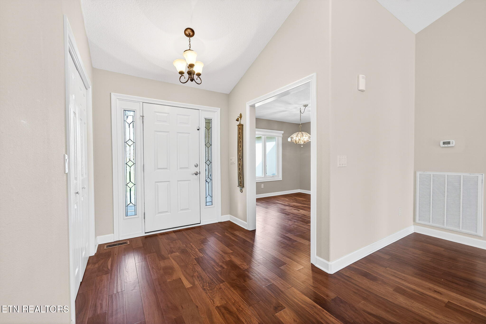 104 Hickory Ridge Lane Crossville, TN 38558 - Photo 2 of 36 Foyer