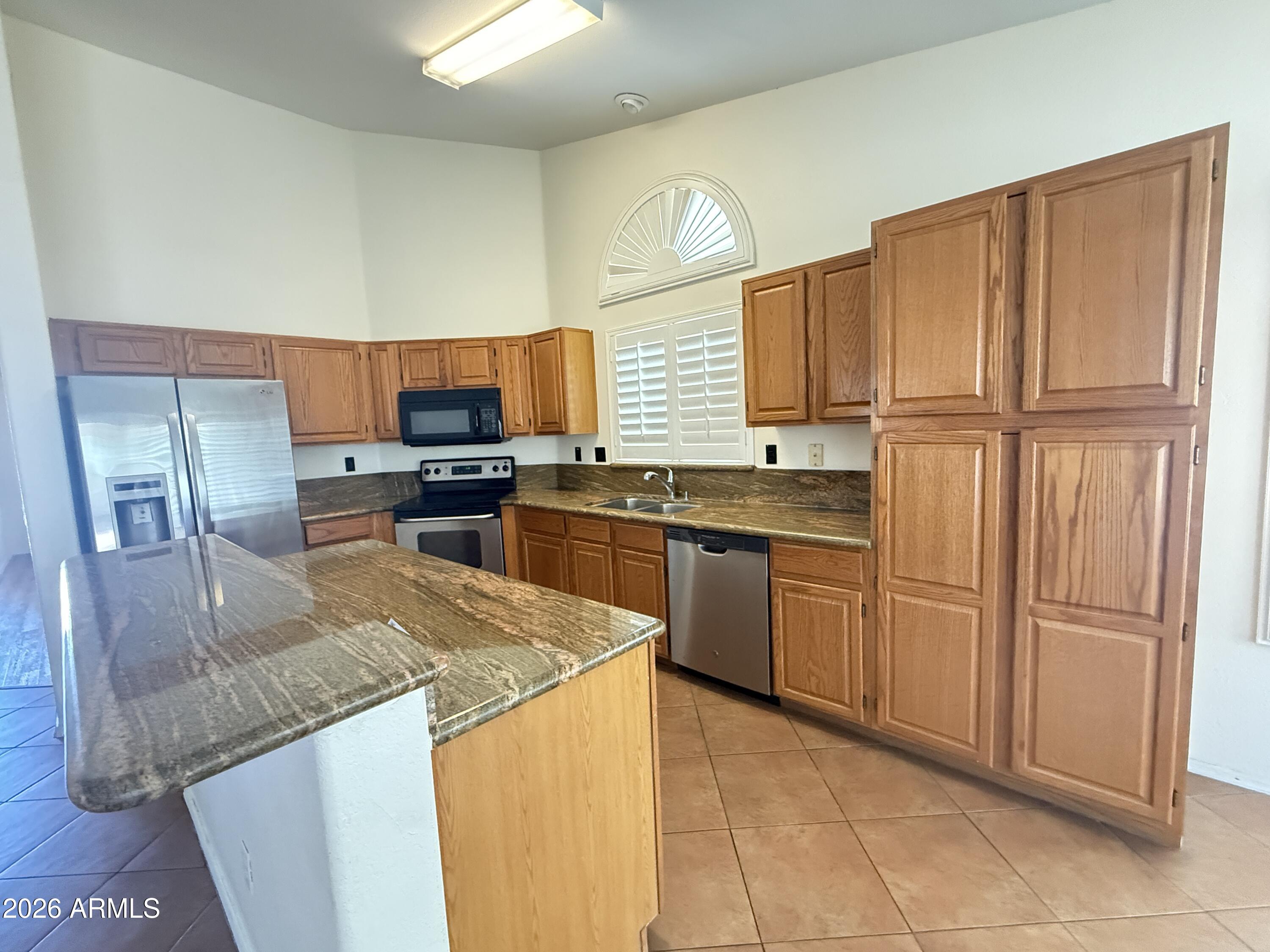 844 North Granite Street Gilbert, AZ 85234 - Photo 5 of 20 IMG_2983
