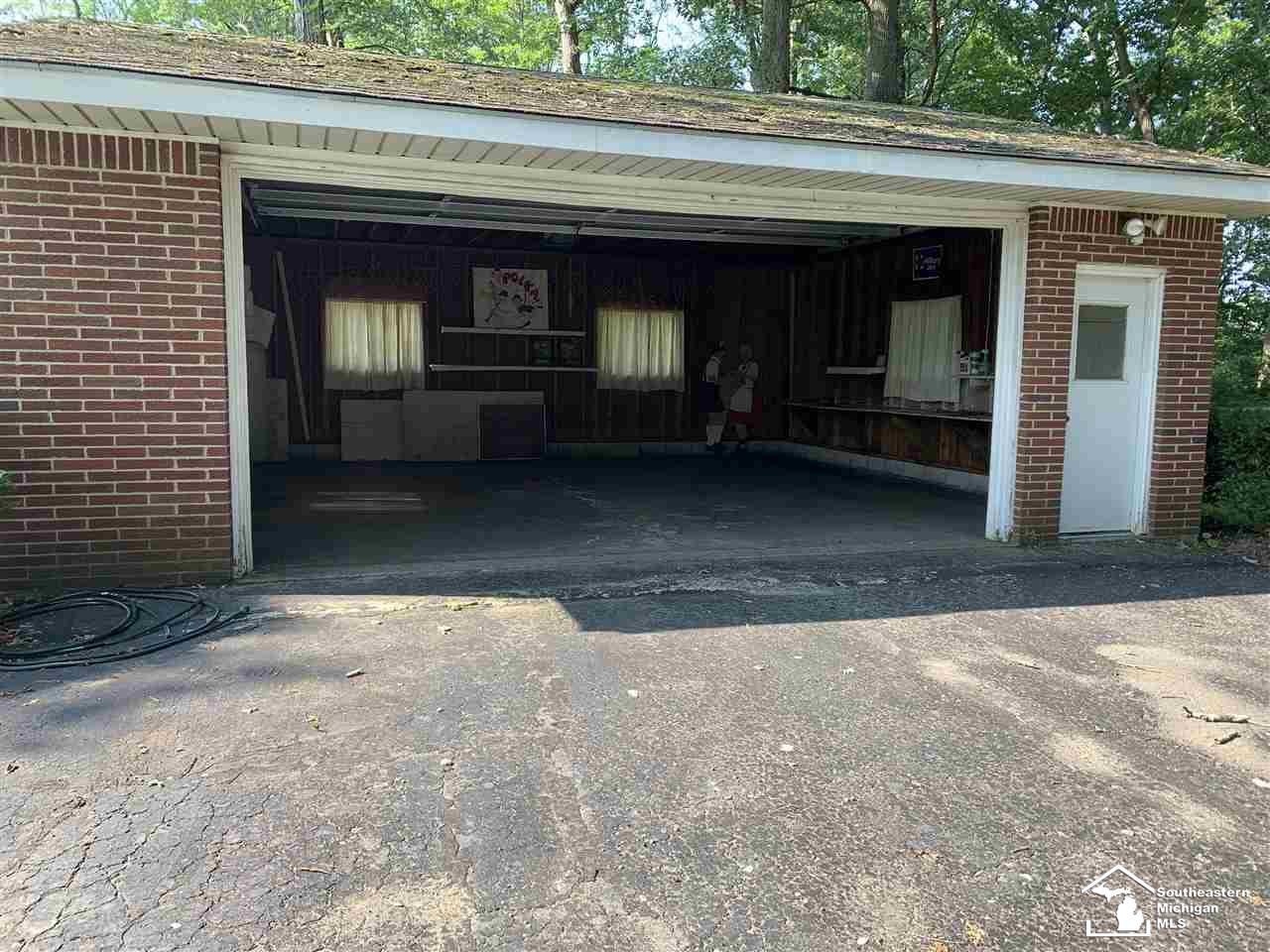 16231 West Albain Road Petersburg, MI 49270 - Photo 9 of 30 50049868-8.JPG