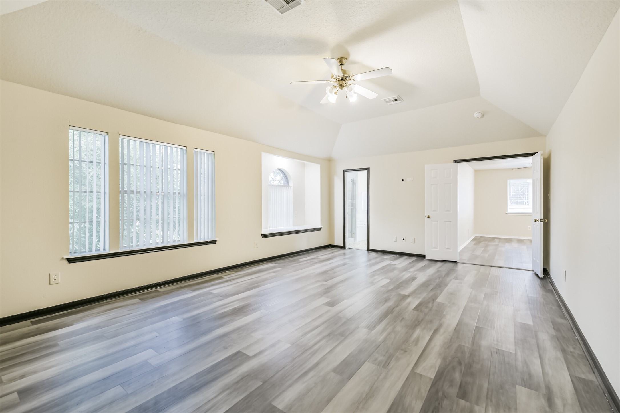 1747 Rushworth Drive Houston, TX 77014 - Photo 17 of 28