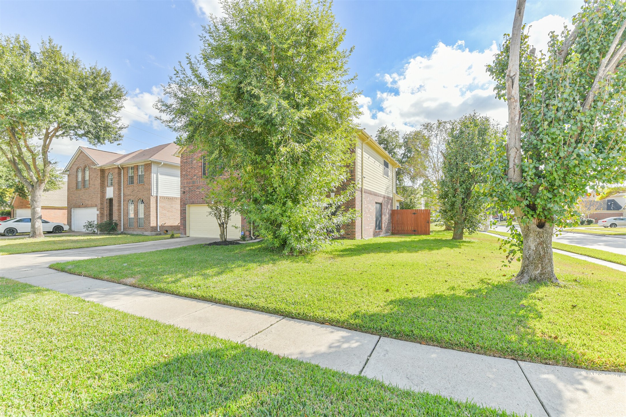 1747 Rushworth Drive Houston, TX 77014 - Photo 2 of 28