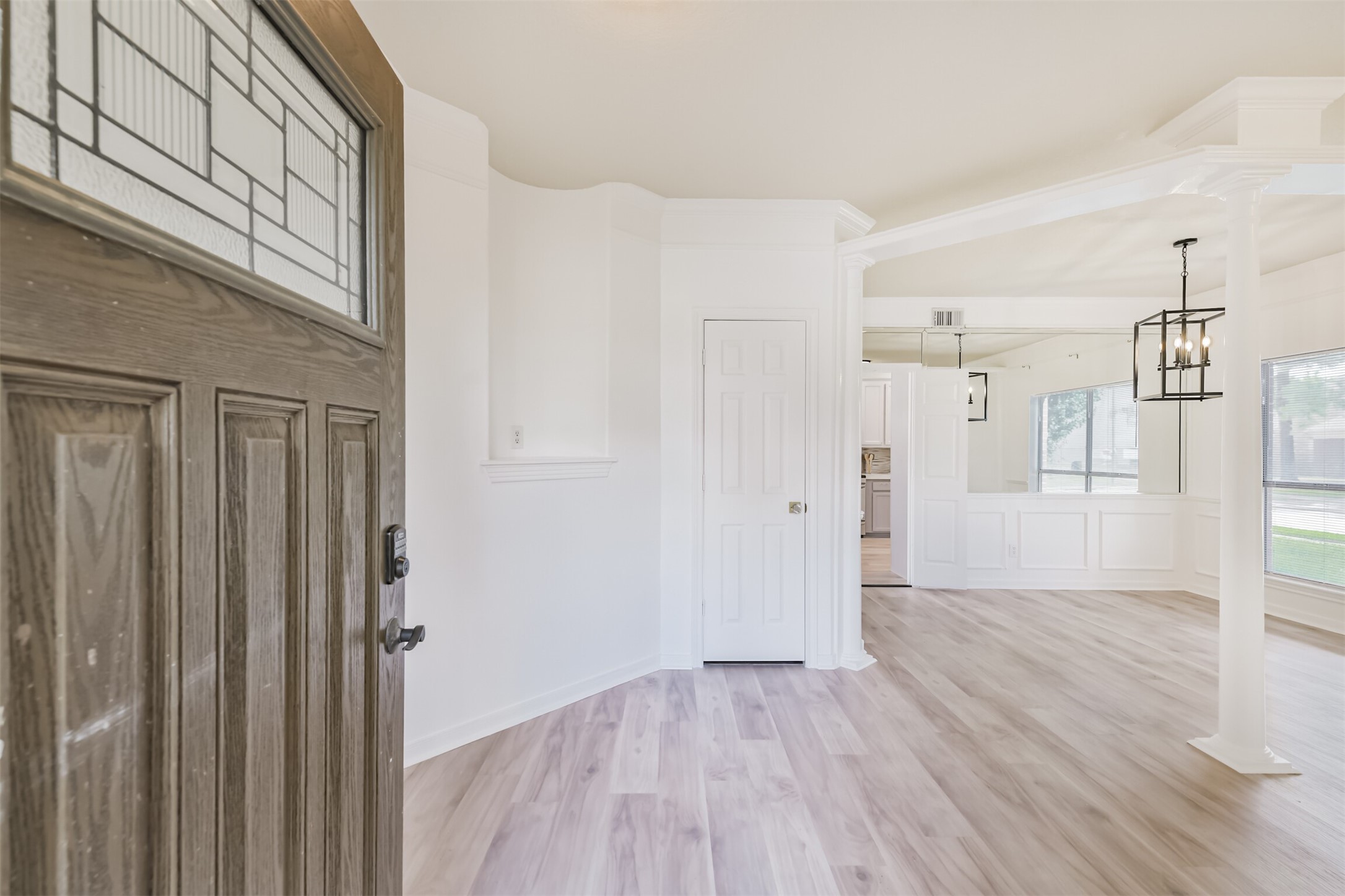 1747 Rushworth Drive Houston, TX 77014 - Photo 3 of 28