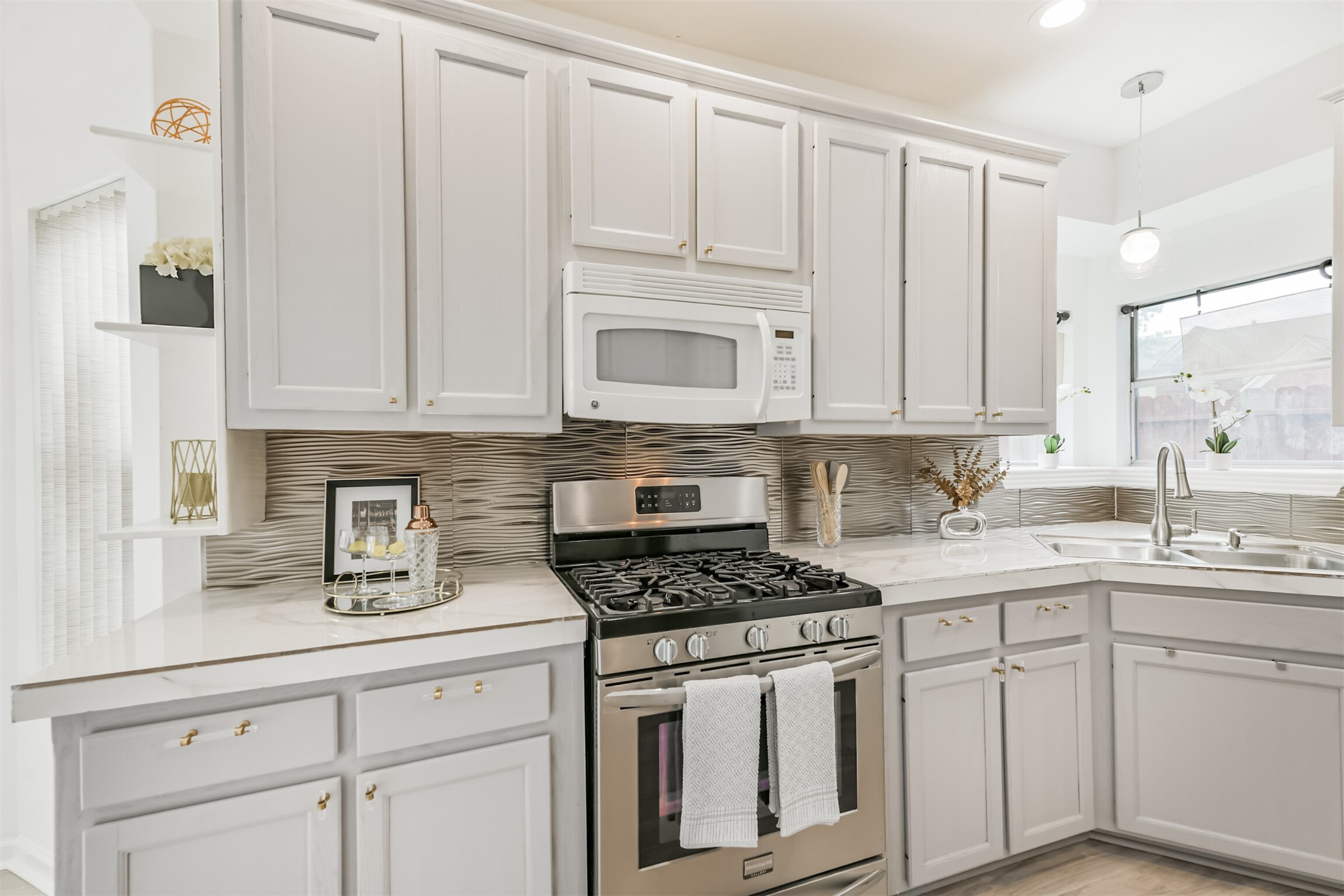 1747 Rushworth Drive Houston, TX 77014 - Photo 8 of 28