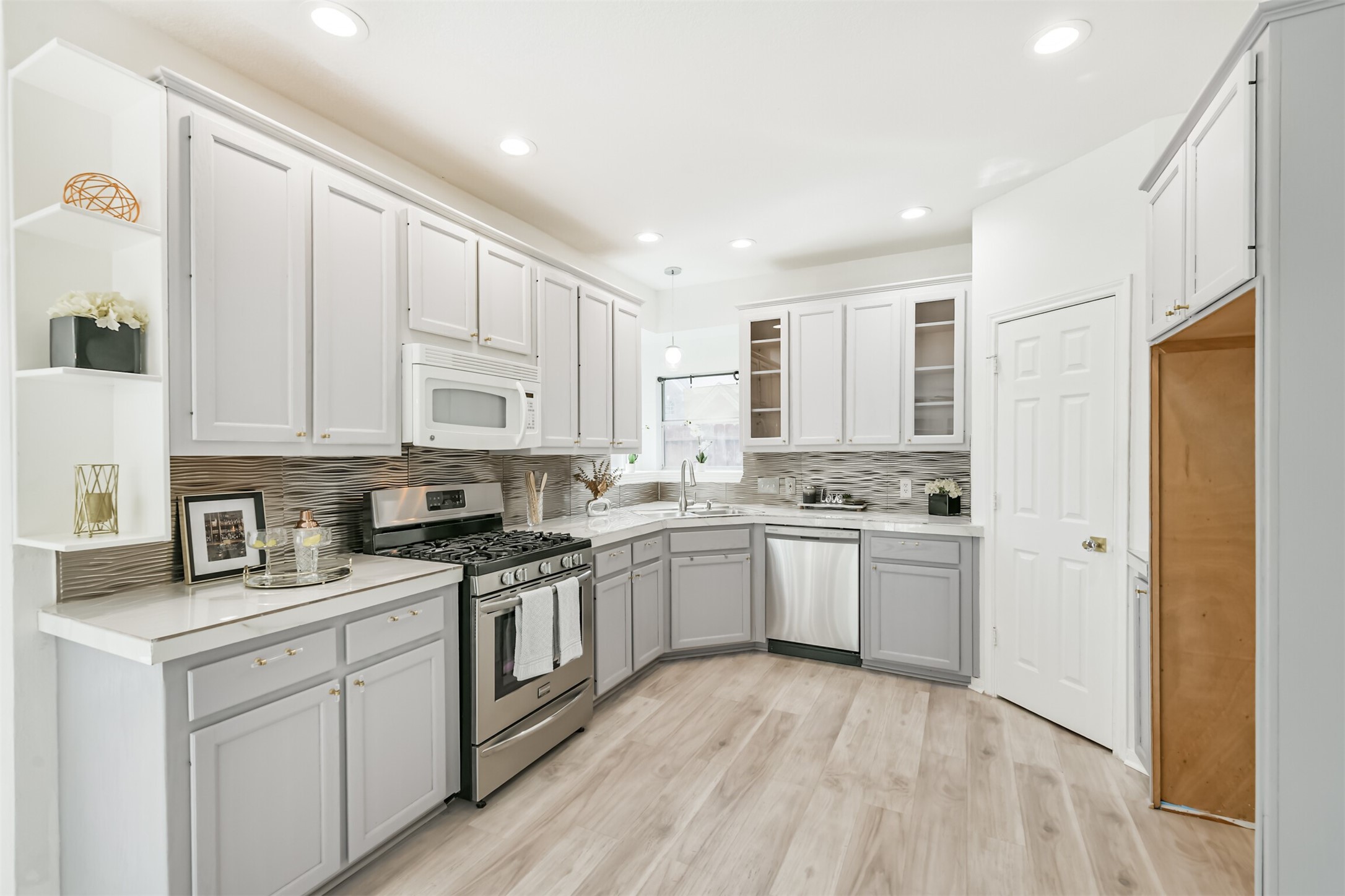 1747 Rushworth Drive Houston, TX 77014 - Photo 9 of 28