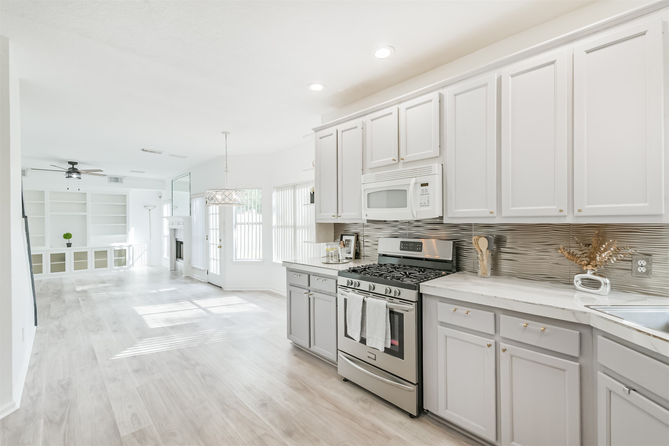 1747 Rushworth Drive Houston, TX 77014 - Photo 10 of 28