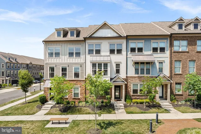 $715,000 | 308 Nebeiolo Terrace Southeast, Leesburg, VA 20175