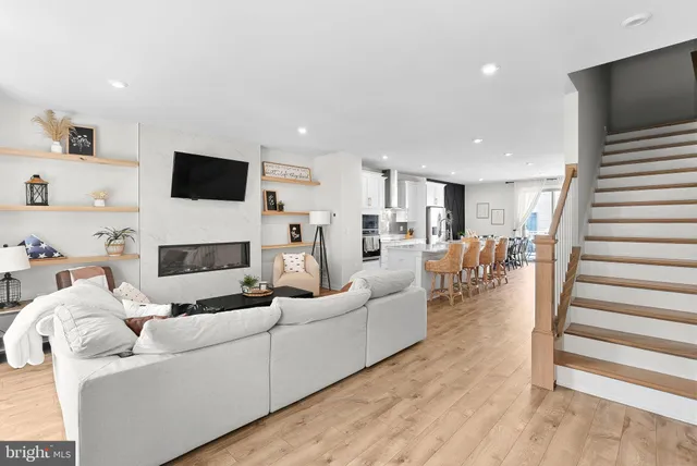 $715,000 | 308 Nebeiolo Terrace Southeast, Leesburg, VA 20175