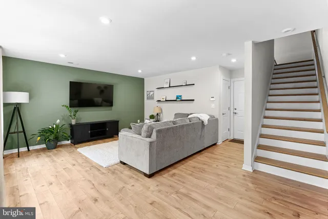 $715,000 | 308 Nebeiolo Terrace Southeast, Leesburg, VA 20175