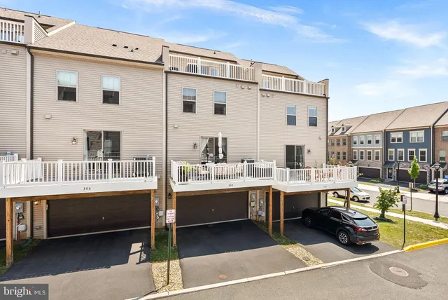 $715,000 | 308 Nebeiolo Terrace Southeast, Leesburg, VA 20175