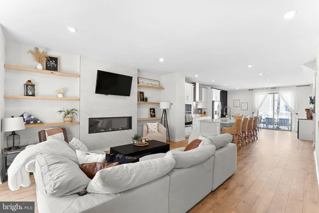 $715,000 | 308 Nebeiolo Terrace Southeast, Leesburg, VA 20175