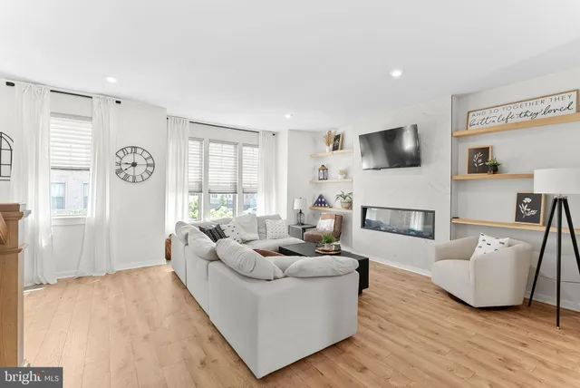 $715,000 | 308 Nebeiolo Terrace Southeast, Leesburg, VA 20175