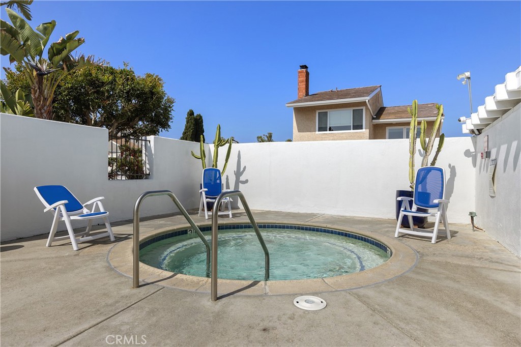 33623 Avenida Capri, Unit 60 Dana Point, CA 92629 - Photo 29 of 38 a view of a chairs and table in the patio