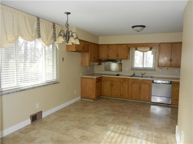 2567 Minerva Lake Road Columbus, OH 43231 - Photo 7 of 13