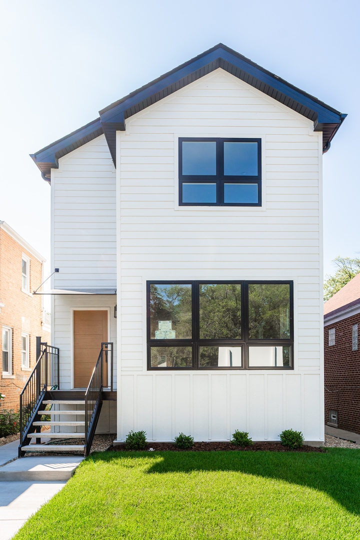 a front view of house with yard