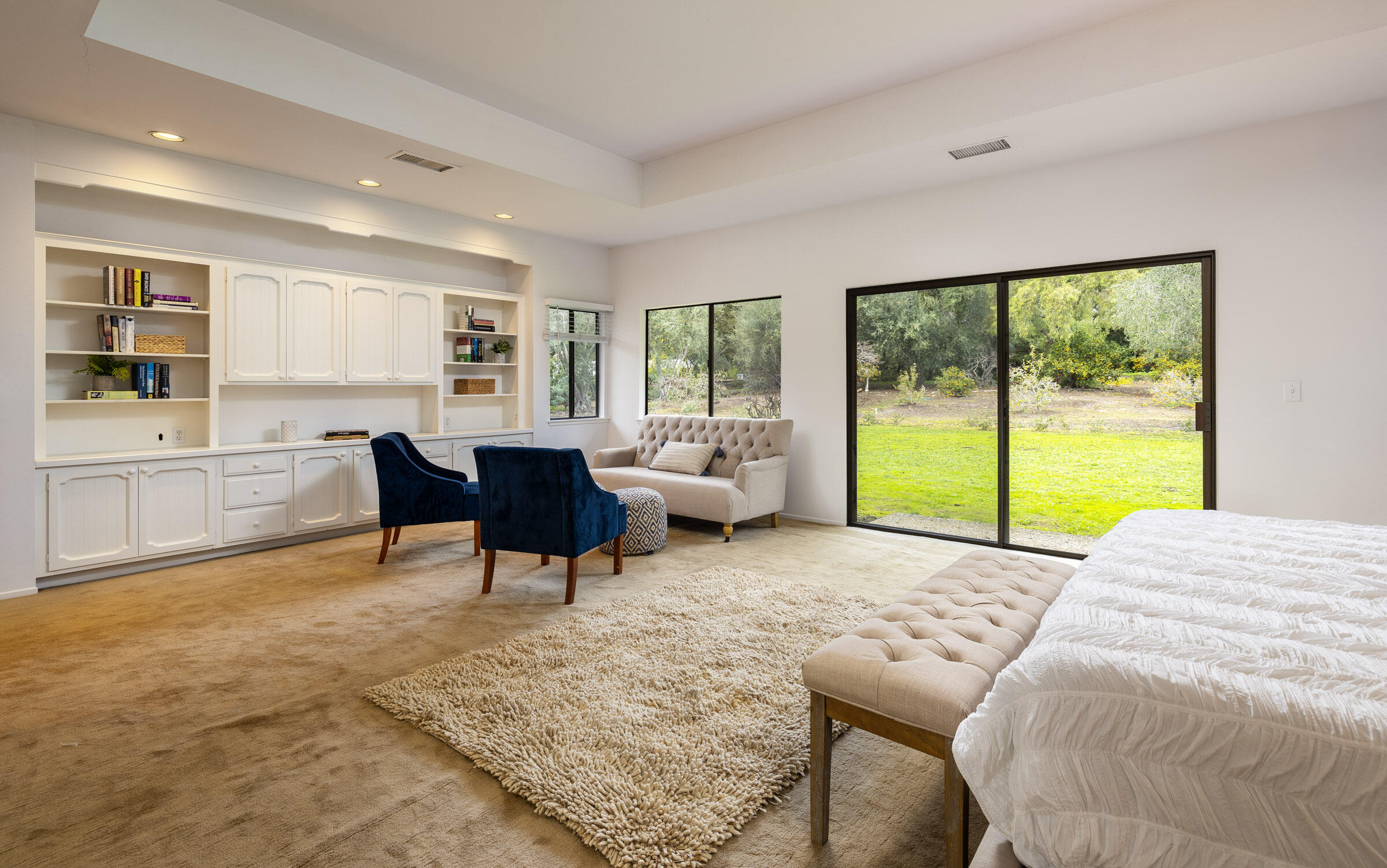 472 Santa Rosa Lane Montecito, CA 93108 - Photo 20 of 28 Primary Suite Sitting Area