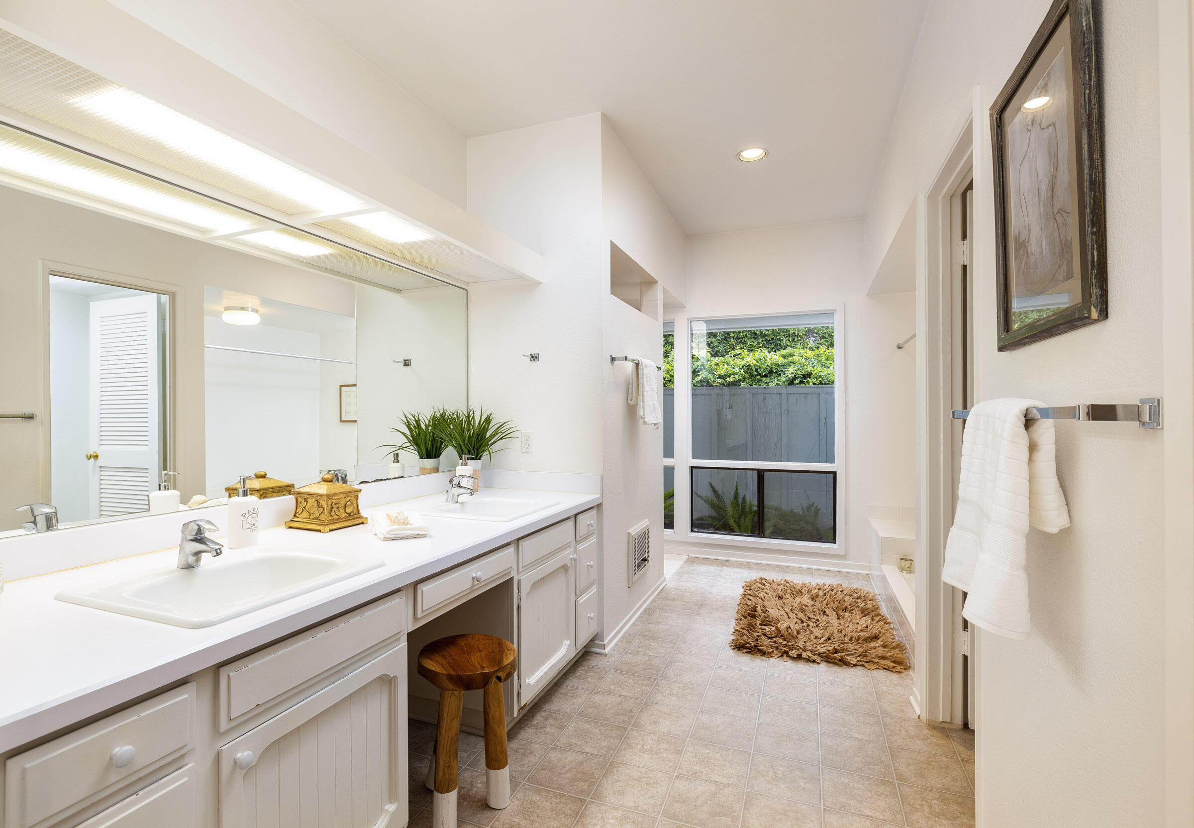472 Santa Rosa Lane Montecito, CA 93108 - Photo 21 of 28 Primary Bathroom
