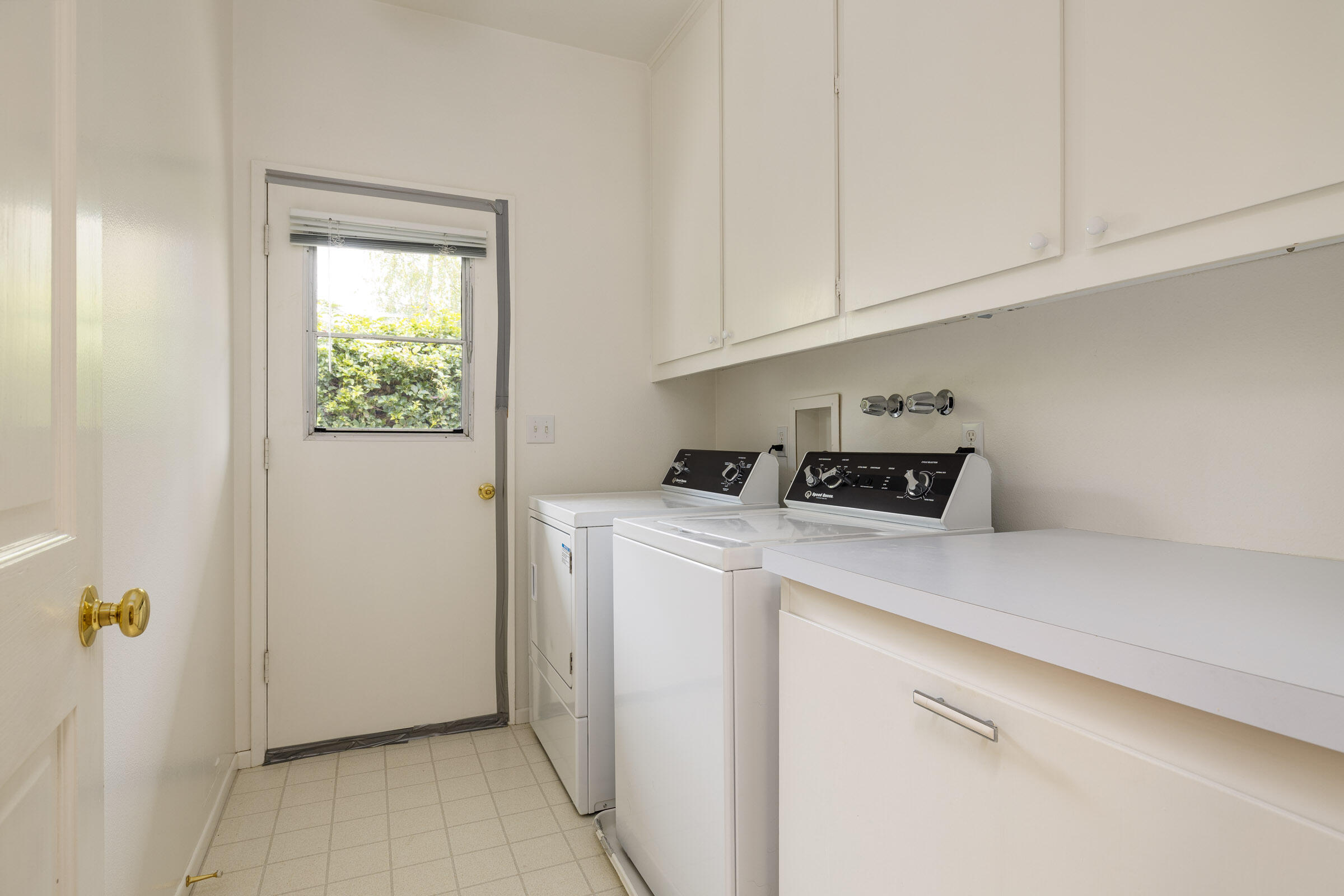 472 Santa Rosa Lane Montecito, CA 93108 - Photo 28 of 28 Laundry Room