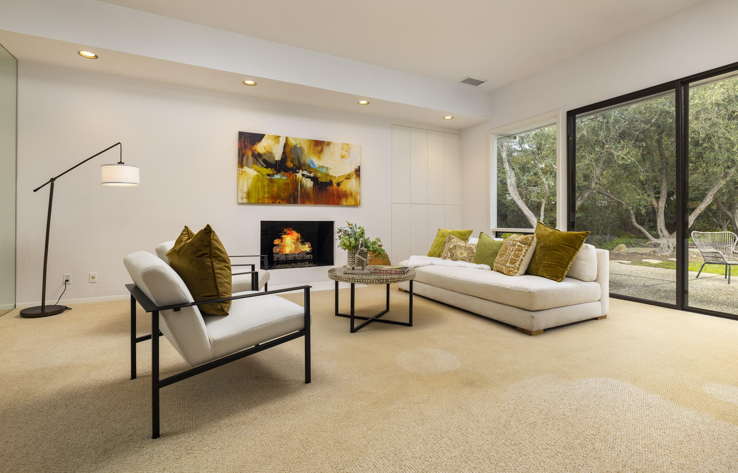 472 Santa Rosa Lane Montecito, CA 93108 - Photo 10 of 28 Livingroom