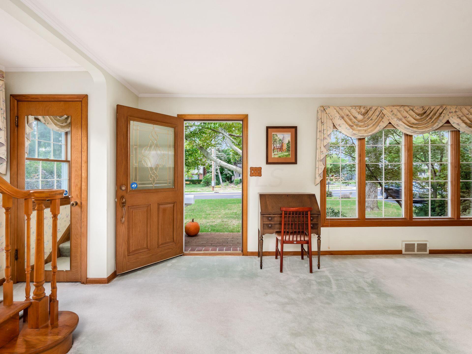 2385 McCoy Road Columbus, OH 43220 - Photo 15 of 119 Living Room