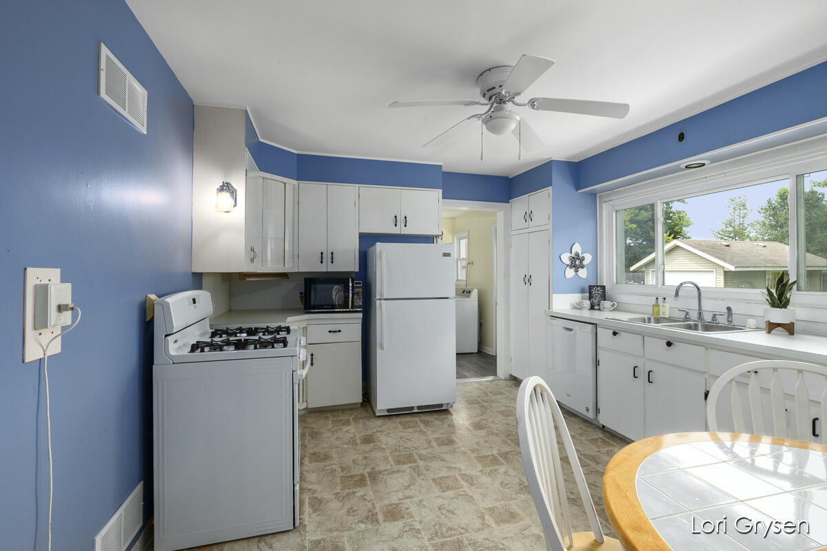 1069 Port Sheldon Street Jenison, MI 49428 - Photo 5 of 20 IMG_1009