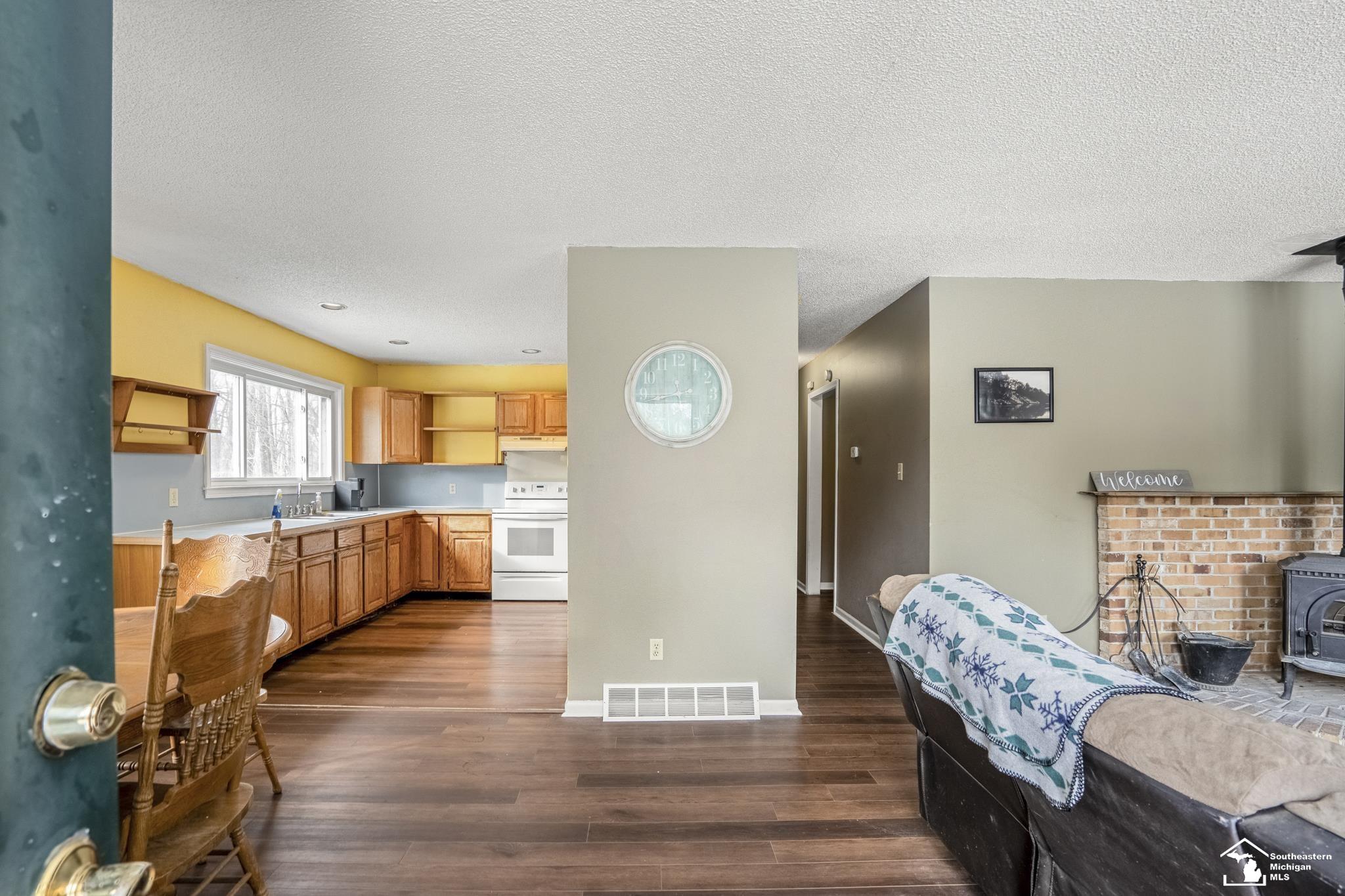 4270 South Waldron Road Hudson, MI 49247 - Photo 8 of 38 50162646-e939c359-badb-4763-af52-bd4403f0201c.JPG