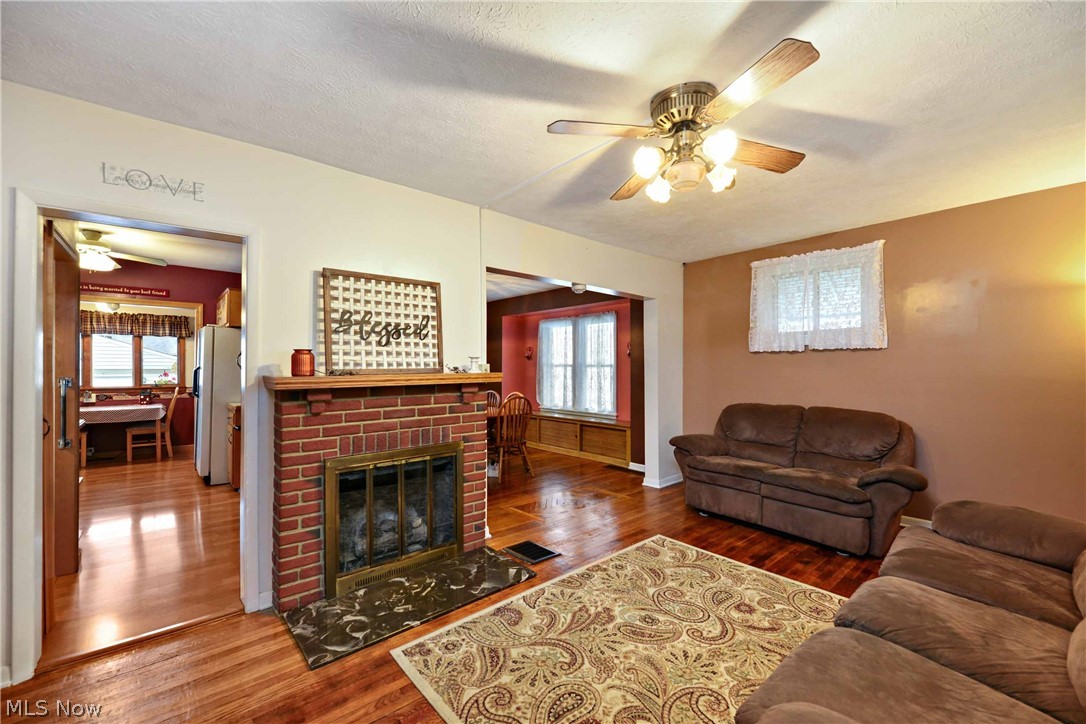 7914 Jameson Road Parma, OH 44129 - Photo 13 of 35 Living room has been freshly painted!
